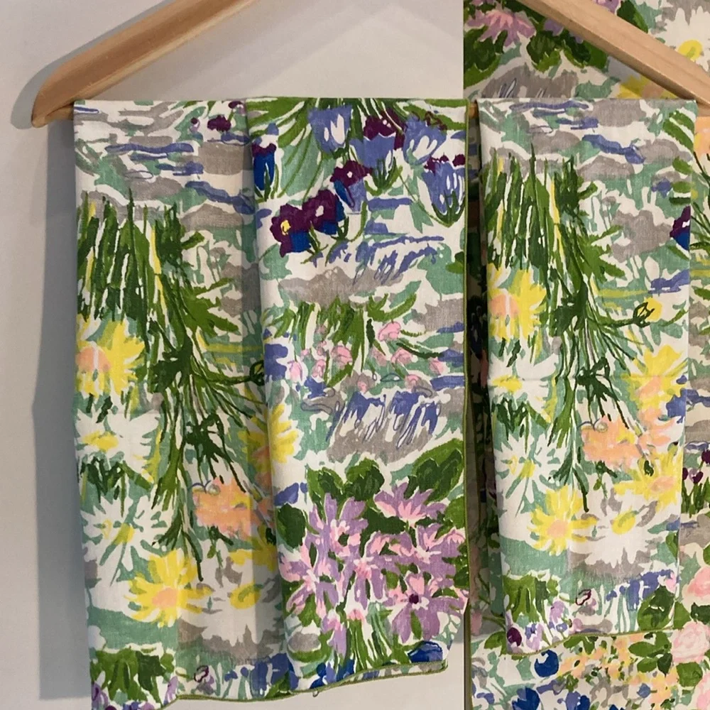Set of four guests towels spring floral retro vintage